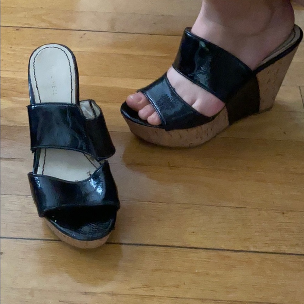 Nine West black and wood wedge sandals size 9